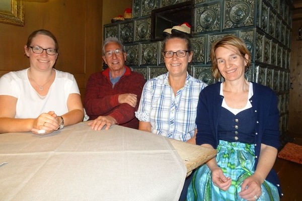 Familienbetrieb seit 1939 - die Tradition wird fortgesetzt von Jochen und Iris Stehle (Mitte) und den Töchtern Carina (links) und Petra (rechts)
